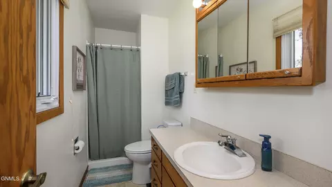 Bath - 2009 Grimsrud Dr, Bismarck, ND 58501 photo 1 of 5