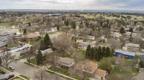 View/Area - 2009 Grimsrud Dr, Bismarck, ND 58501 photo 10 of 13