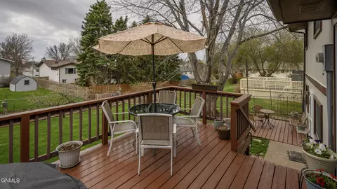 Exterior - 2009 Grimsrud Dr, Bismarck, ND 58501 photo 2 of 7