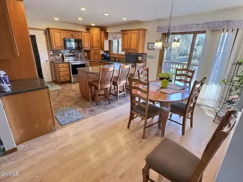 Kitchen - 2009 Grimsrud Dr, Bismarck, ND 58501 photo 3 of 4