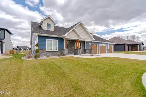 6209 Misty Waters Dr, Bismarck, ND 58503