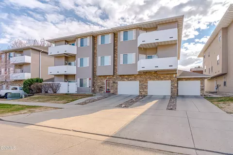 1204 Owens Ave, Bismarck, ND 58501