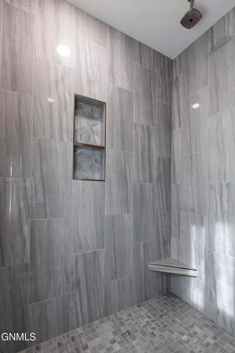 Bath - 3607 Silver Leaf Ave, Mandan, ND 58554 photo 2 of 3