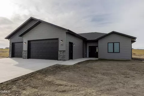 Exterior - 3607 Silver Leaf Ave, Mandan, ND 58554 photo 3 of 3