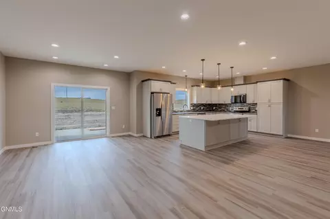 Living - 3607 Silver Leaf Ave, Mandan, ND 58554 photo 1 of 2