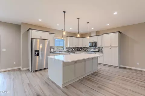 Kitchen - 3607 Silver Leaf Ave, Mandan, ND 58554 photo 2 of 3
