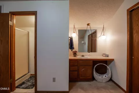 Bath - 414 E Brandon Dr, Bismarck, ND 58503 photo 2 of 4