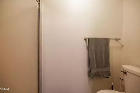 Bath - 414 E Brandon Dr, Bismarck, ND 58503 photo 3 of 4