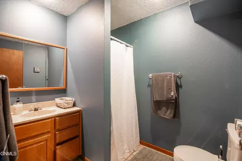 Bath - 414 E Brandon Dr, Bismarck, ND 58503 photo 4 of 4