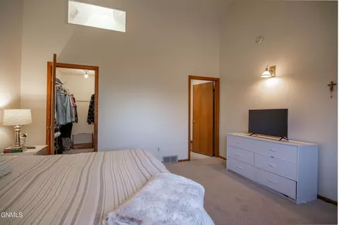 Bedroom - 414 E Brandon Dr, Bismarck, ND 58503 photo 3 of 6
