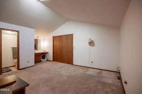 Bedroom - 414 E Brandon Dr, Bismarck, ND 58503 photo 4 of 6