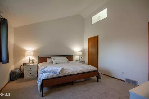 Bedroom - 414 E Brandon Dr, Bismarck, ND 58503 photo 1 of 6
