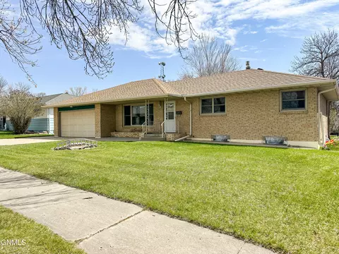 1719 13th St, Bismarck, ND 58501