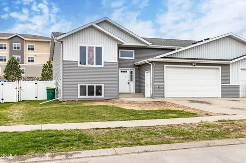 801 Bremner Ave, Bismarck, ND 58503