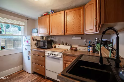 Kitchen - 211 9th Ave NE, Mandan, ND 58554 photo 2 of 3