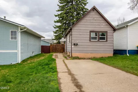 Exterior - 211 9th Ave NE, Mandan, ND 58554 photo 1 of 6
