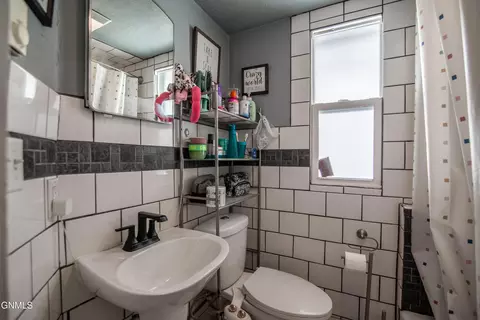 Bath - 211 9th Ave NE, Mandan, ND 58554 photo 1 of 2