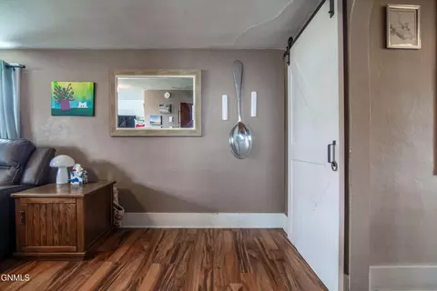 Entry Way - 211 9th Ave NE, Mandan, ND 58554 photo 2 of 2
