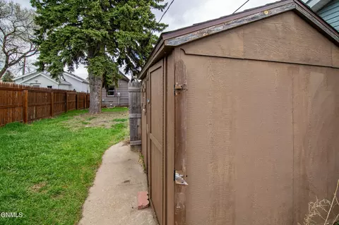 Exterior - 211 9th Ave NE, Mandan, ND 58554 photo 4 of 6