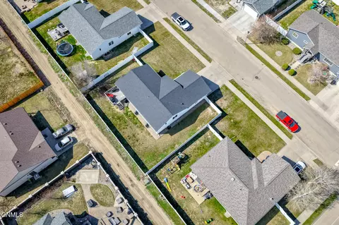 View/Area - 1914 17th Ct W, Williston, ND 58801 photo 2 of 6