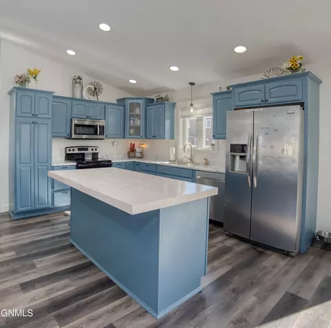 Kitchen - 1914 17th Ct W, Williston, ND 58801 photo 1 of 2