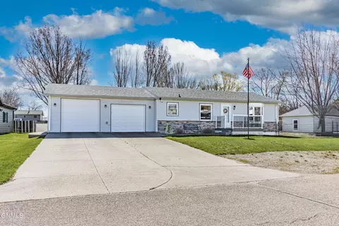81 Benteen Dr, Lincoln, ND 58504