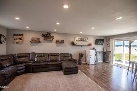 Living - 608 14th St SE, Mandan, ND 58554 photo 3 of 3