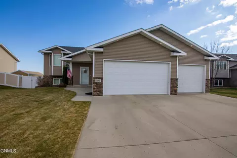 Exterior - 608 14th St SE, Mandan, ND 58554 photo 2 of 8