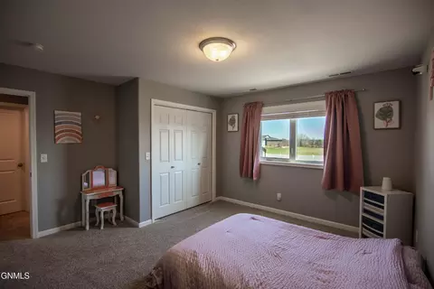 Bedroom - 608 14th St SE, Mandan, ND 58554 photo 6 of 6