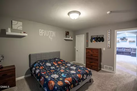 Bedroom - 608 14th St SE, Mandan, ND 58554 photo 4 of 6