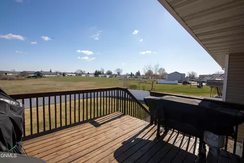 Exterior - 608 14th St SE, Mandan, ND 58554 photo 4 of 8