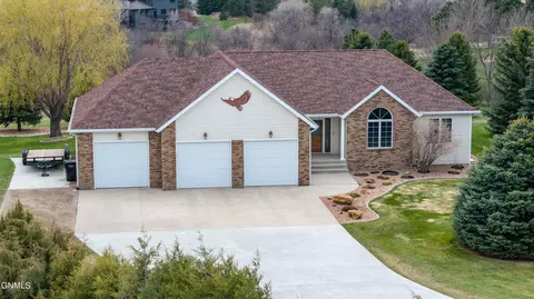 4601 Blue Spruce Rd, Bismarck, ND 58503