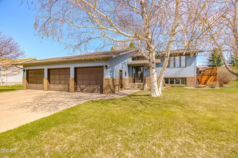 410 3rd St, Riverdale, ND 58565