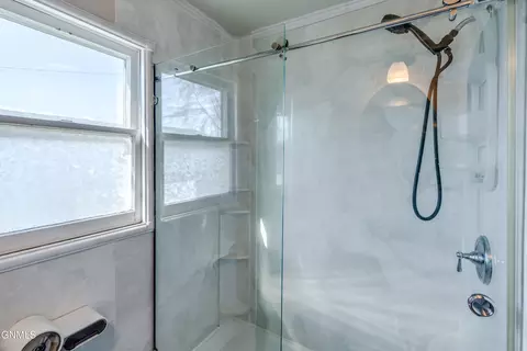 Bath - 1407 Thayer Ave, Bismarck, ND 58501 photo 2 of 7