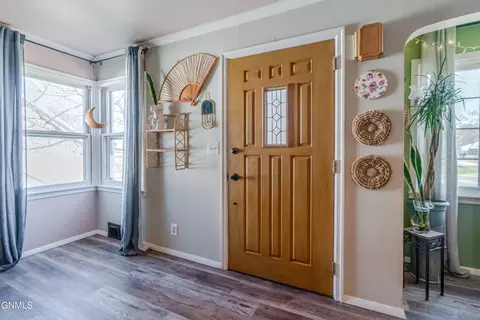Entry Way - 1407 Thayer Ave, Bismarck, ND 58501 photo 2 of 10