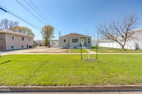 Other - 1407 Thayer Ave, Bismarck, ND 58501 photo 16 of 23
