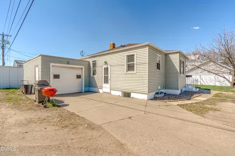 Other - 1407 Thayer Ave, Bismarck, ND 58501 photo 22 of 23