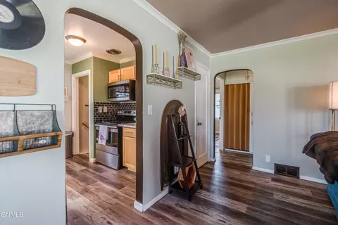 Entry Way - 1407 Thayer Ave, Bismarck, ND 58501 photo 3 of 10