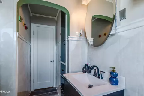 Bath - 1407 Thayer Ave, Bismarck, ND 58501 photo 3 of 7