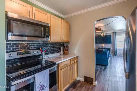 Kitchen - 1407 Thayer Ave, Bismarck, ND 58501 photo 3 of 9