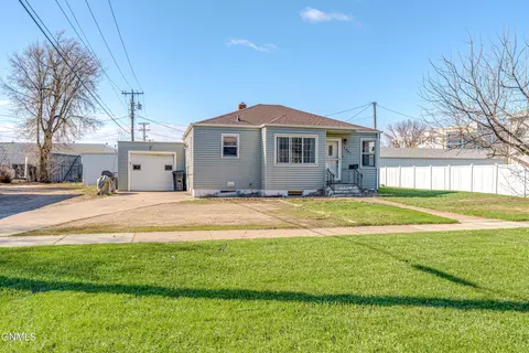 1407 Thayer Ave, Bismarck, ND 58501