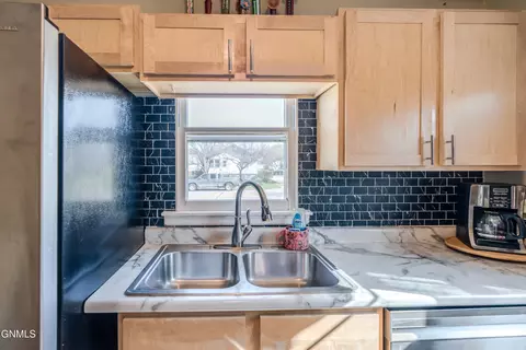 Kitchen - 1407 Thayer Ave, Bismarck, ND 58501 photo 5 of 9