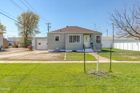 1407 Thayer Ave, Bismarck, ND 58501