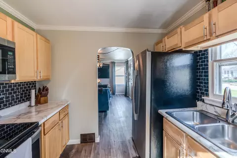 Kitchen - 1407 Thayer Ave, Bismarck, ND 58501 photo 2 of 9