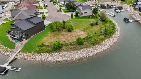 2207 Bridgeview Ct, Mandan, ND 58554 photo 2