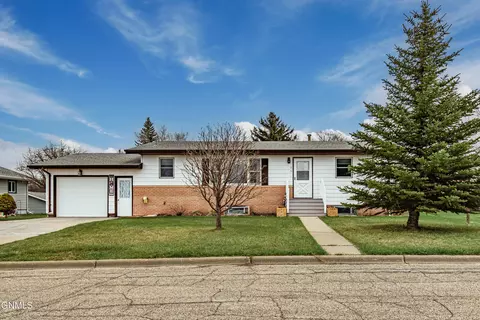 105 9th St N, New Salem, ND 58563