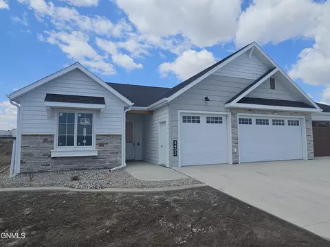 4402 Kites Ln, Bismarck, ND 58503
