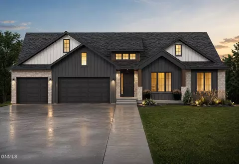 3821 Cogburn Rd, Bismarck, ND 58503