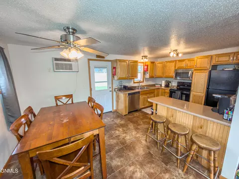 Dining - 2009 19th Ave W, Williston, ND 58801 photo 2 of 2