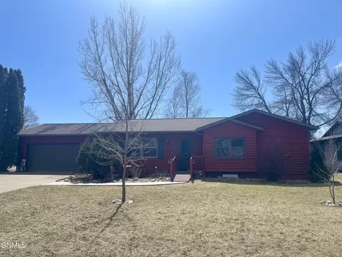 2214 4th St NE, Jamestown, ND 58401